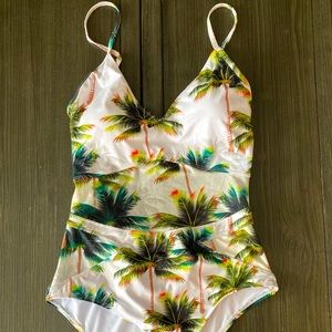 One piece Tropical Paradise swimsuit size L. Bust fits smaller like a Medium.